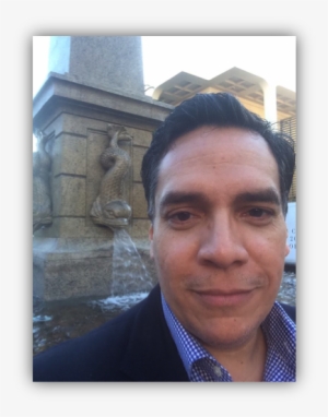 Growing Up In New York With The Metropolitan Museum - Selfie