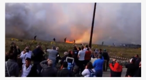 Un Show De Fuegos Artificiales Que Sale Demasiado Mal - Crowd