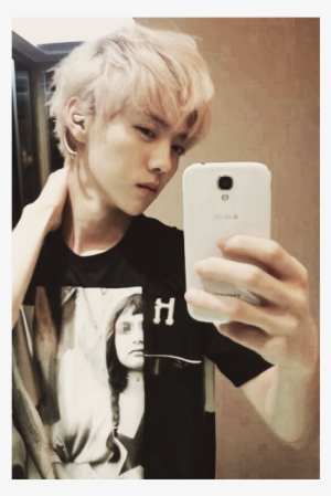 Tumblr Msil2te3er1s36084o1 500 - Luhan Selfies
