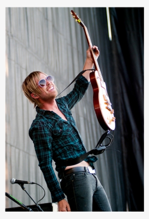 Hayley Williams On Stage At The Sleep Train Amphitheater - Climbing