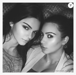 Kendall Jenner E A Irmã Mais Velha, Kim Kardashian - Kendall Jenner