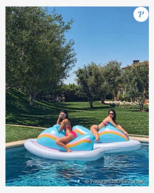 En Bikini Http - Kendall Jenner And Kourtney Kardashian Memorial Day