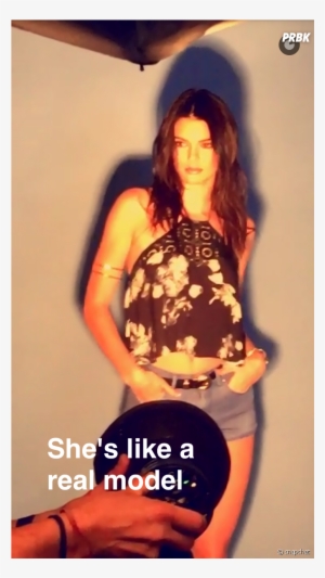Kendall Jenner Sexy Pendant Un Shooting - Crop Top