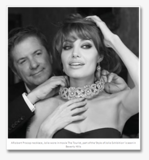 According To Eonline - Angelina Jolie In Jewellery