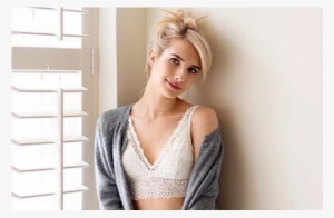 {alttext - Emma Roberts