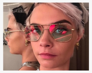 Cara Delevingne Ose La Coupe Ultra Courte Et La Couleur - Cara Delevingne Haircut 2017