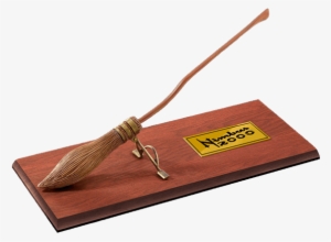 This Licenced Nimbus 2000 Replica From Noble Collection - Noble Collection Harry Potter Nimbus 2000