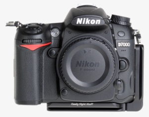 L-plate For Nikon D7000 Seen On Camera Front View - Nikon D7200 L Plate