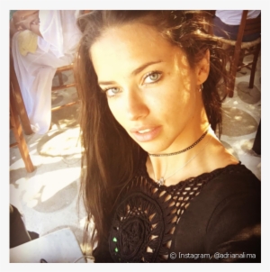 Quando Não Está Em Nenhum Tapete Vermelho, A Modelo - Adriana Lima 2018 No Makeup