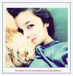 Photo - Alia Bhatt With Cat