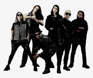Band Dressed In All Black Posing For A Photo Shoot - Víctimas Del Dr Cerebro