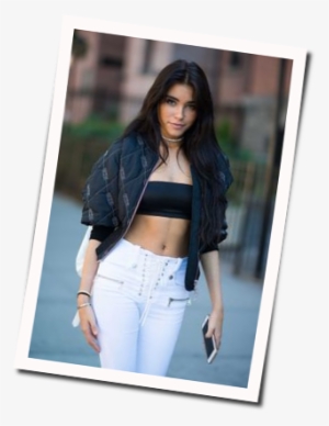 Madison Beer Guitar Chords For Melodies Ukulele - Photo Shoot