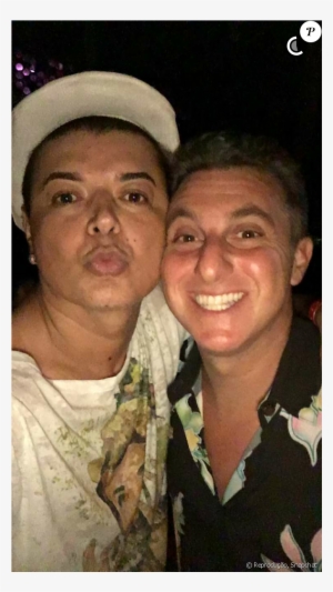 Luciano Huck Curte Feijoada Organizada Por Preta Gil - Friendship
