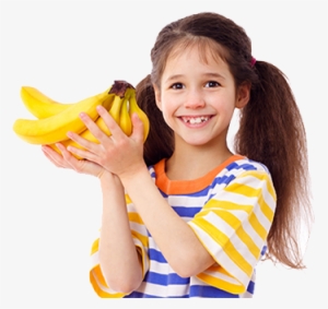Una Niña Sosteniendo Plátanos - Niña Comiendo Platano