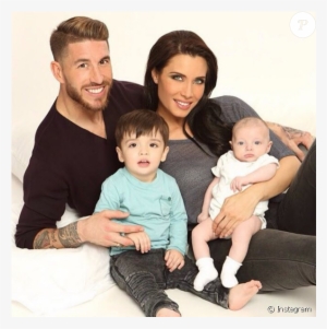 Sergio Ramos Et Pilar Rubio Avec Leurs Deux Enfants - Sergio Ramos And His Wife