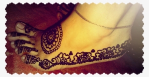 Simple Mehndi Mandala On The Top Of The Foot With A - Foot