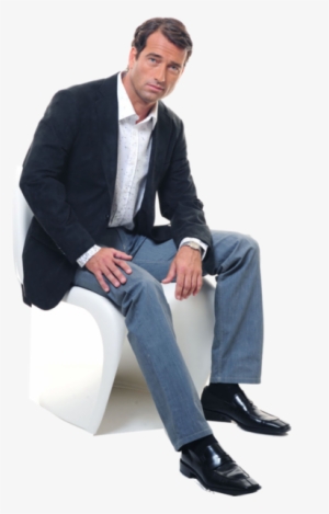 Share This Image - Takım Elbiseli Oturan Erkek