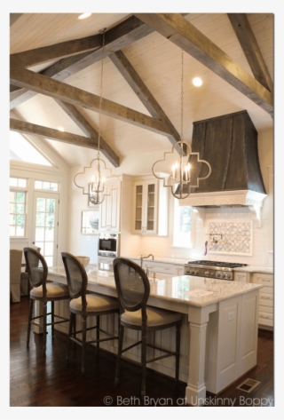 Kitchen With White Ceiling And Wooden Truss Vault - Kitchen