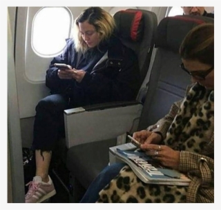 Madonna Dispensa Luxo E Viaja Para Lisboa Em Classe - Madonna Economy Class
