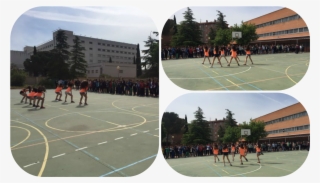 Alumnas De 1º Y 2º De La Eso, Durante La Hora Del Patio, - Hobby