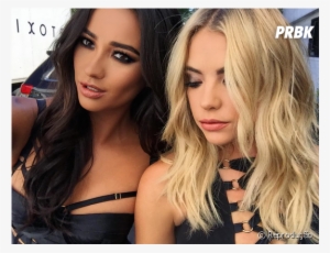 Shay Mitchell E Ashley Benson (hanna) Em Um Dos Últimos - Ashley Benson E Shay Mitchell