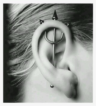 Piercing En La Oreja Tridente
