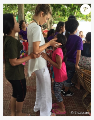 Annalynne Mccord A Publié Une Photo D'elle Lors De - Girl