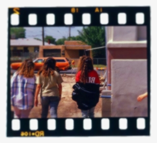 Hogares Film Slides Ext Group Of Girls Walking Backs - Tractor In The Valley Baseball Cap