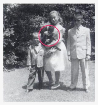 Recently Uncovered Photo Of Hillary Clinton Posing