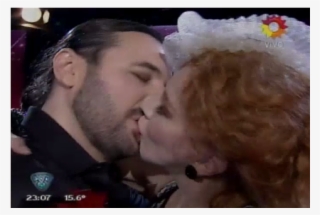 Ergun Demir Presentó A Esbeltas Amigas, Histeriqueó - Love
