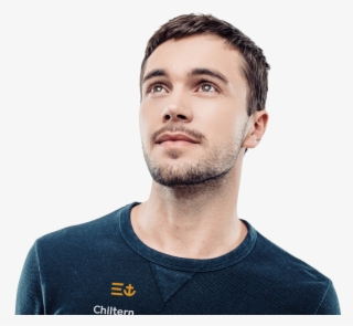 Young Guy Wearing A Navy Blue T-shirt With Yellow Chiltern - Photo Shoot