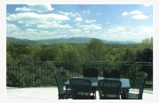 Spacious Home With Green Mountain Panorama - Tree