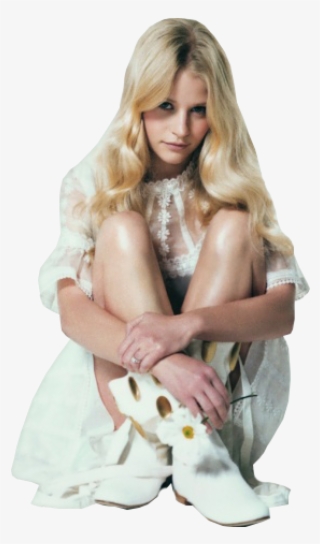 Crossed Leg Gal - Emilie De Ravin Photo Shoot