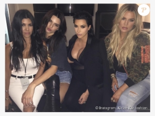 Kourtney, Kendall Jenner, Kim Et Khloé Kardashian Dans - Khloe Kardashian And Niece