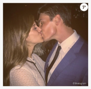 Kayla Ewell Et Tanner Novlan Se Sont Mariés / Photo - Kiss On Lips