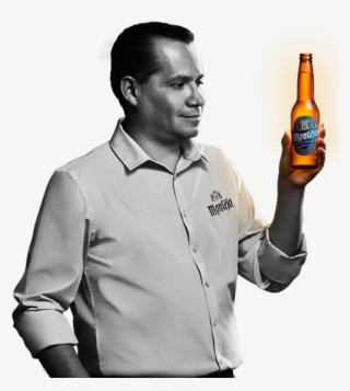 Montejo Has A Light Golden Color And Is Renowned For - Beer Bottle