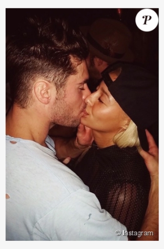 Sami Miro Et Zac Efron S'embrassent / Photo Postée - Kiss On Lips