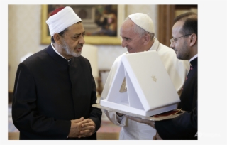 Pope And Top Imam Embrace In Historic Meeting At Vatican - Happy Muslims And Christians Together In Jordan