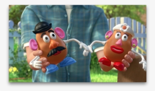 Over Jessie's Shoulder, We See Bonnie - Cumpeaños De Joel Pimentel