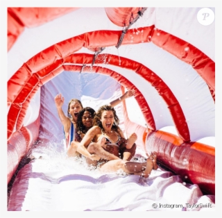 Taylor Swift Fête L'indépendance Américaine Avec Ses - Taylor Swift Blake Lively Instagram