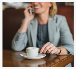 Conversations With Rosie - คน ยืน ถือ แก้ว กาแฟ