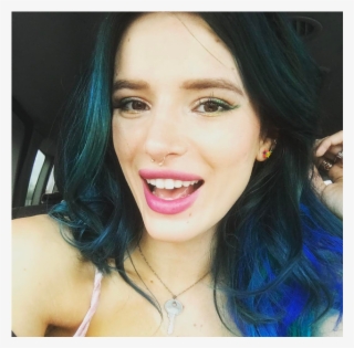 Bella Thorne En Couple Avec Kristen Stewart "je Serais - Bella Thorne Green Blue Hair