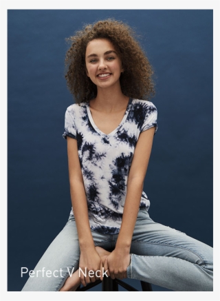 Girls Perfect V Tee - Sitting