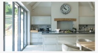 No Compre Una Puerta Nueva - Bifolding Doors In Kitchen